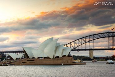 ซิดนีย์ โรงละครซิดนีย์โอเปร่า สะพานซิดนีย์ฮาร์เบอร์ ประเทศออสเตรเลีย sydney opera house and harbour bridge at sunset, Australia