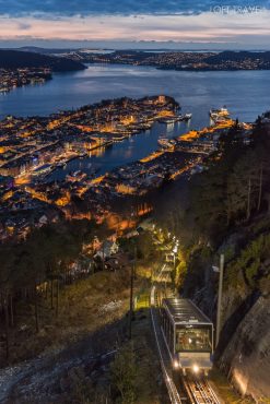 ทัวร์เบอร์เก้น (Bergen) ชมเมืองในฝันที่แสนน่ารัก เป็นเมืองท่าที่สำคัญของนอร์เวย์ นั่งรถรางขึ้นสู่ยอดเขา Floyen บนความสูง 320 เมตรเหนือระดับน้ำ ทะเลเพื่อให้ท่านได้ชมวิวทิวทัศน์ของเมือง อันเป็นภาพบรรยากาศที่งดงามไม่ควรพลาด