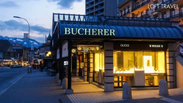 อินเทอลาเก้น Interlaken อันเป็นแหล่งท่องเที่ยวที่สำคัญ และมีความสำคัญประหนึ่งเมืองหลวงของแบรนเนอร์โอเบอลันด์ ตั้งอยู่ทะเลสาบสองแห่งมีภาพของยอดเขายูงเฟราเป็นฉากหลัง อีกทั้งยังเมืองแห่งการพักผ่อน สัมผัสบรรยากาศอันบริสุทธิ์
