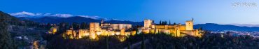 พระราชวังอะลัมบรา Alhambra สิ่งมหัศจรรย์ของโลกที่ไม่มีอันดับอย่างเป็นทางการ ความสุดยอดแห่งจินตนาการและความสามารถทางศิลปะของมัวร์ตั้งอยู่บริเวณสันเขาบนเนินเขียวขจี ไม่มีคำบรรยายใดจะเปรียบเปรยความวิจิตรพิสดารและความประณีตสมดุลอันน่าทึ่งนี้ได้ พระราชวังแห่งนี้มิได้ยิ่งใหญ่เฉพาะภายนอกแต่อลังการไปด้วย ฝีมืออันประณีตจากช่างฝีมือในยุคก่อนที่ได้สร้างสรรค์การตกแต่งอย่างวิจิตร