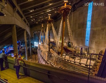 พิพิธภัณฑ์เรือวาซา Vasa เป็นเรือที่ถูกกู้ขึ้นมาในศตวรรษที่ 17 เนื่องจากสามารถรักษาชิ้นส่วนเดิมของเรือไว้ได้กว่า 95 เปอร์เซ็นต์ และตกแต่งประดับประดาด้วยรูปแกะสลักนับร้อยชิ้น เรือวาซาเป็นทรัพย์สมบัติทางศิลปะที่โดดเด่น และเป็นแหล่งท่องเที่ยวที่สำคัญที่สุดแห่งหนึ่งในโลก เรือลำนี้ถูกจัดแสดงไว้ในพิพิธภัณฑ์ที่สร้างขึ้นเพื่อแสดงเรือลำนี้ในกรุงสตอกโฮล์ม ซึ่งประกอบไปด้วยนิทรรศการที่เกี่ยวข้องกับเรือลำนี้ 9 นิทรรศการ ยังมีภาพยนตร์เกี่ยวกับเรือวาซา ซึ่งคุณสามารถรับชมได้ 16 ภาษา พิพิธภัณฑ์แห่งนี้ดึงดูดนักท่องเที่ยวได้มากที่สุด ในบรรดาพิพิธภัณฑ์ในสแกนดิเนเวีย