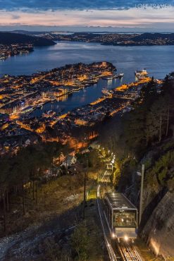 เบอร์เกน (Bergen) นั่งรถรางขึ้นสู่ยอดเขา Floyen บนความสูง 320 เมตรเหนือระดับน้ำทะเล