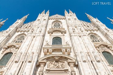 มิลานดูโอโมหรือมหาวิหารแห่งเมืองมิลาน (Duomo di Milano) ที่สร้างด้วยสถาปัตยกรรมแบบนีโอโกธิคอย่างสวยงาม ทั้งบริเวณภายนอกและกระจกสีสเตนกลาสที่สวยงามภายใน