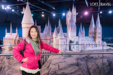 ปราสาทฮอกวอร์ต โลกแห่งเวทย์มนต์ของพ่อมดน้อยแฮรี่ พอตเตอร์ จากภาพยนตร์ชุดสุดโด่งดัง Harry Potter นำท่านชมโรงถ่ายภาพยนตร์ วอร์เนอร์สตูดิโอทัวร์ลอนดอน London, England, UK
