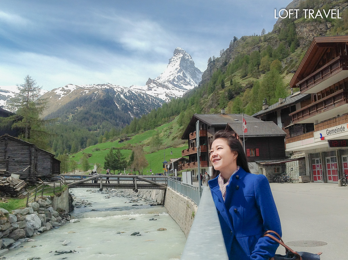 แซร์มัท Zermatt เมืองที่ไม่อนุญาตให้รถยนต์วิ่งและเป็นเมืองที่ได้รับการยกย่องว่าปลอดมลพิษที่ดีของโลก ตั้งอยู่บนความสูงกว่า 1,620 เมตร (5,350 ฟุต) เป็นเจ้าของยอดเขาแมทเทอร์ฮอร์น Matterhorn สัญลักษณ์ของสวิตเซอร์แลนด์